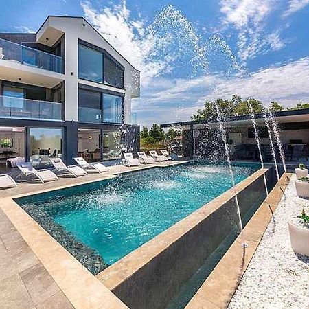 Appartamento Seaview Funtana Esterno foto