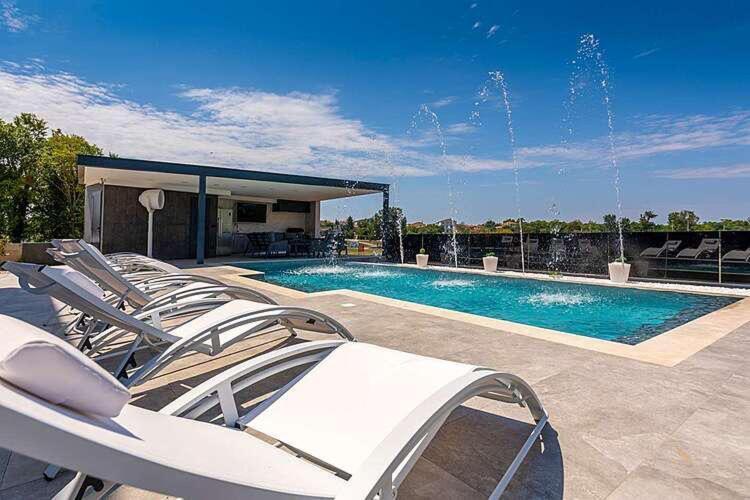 Appartamento Seaview Funtana Esterno foto